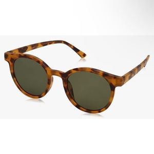 A.J. Morgan Women's Low Key Round Sunglasses Tortoiseshell plastic set of 3 used